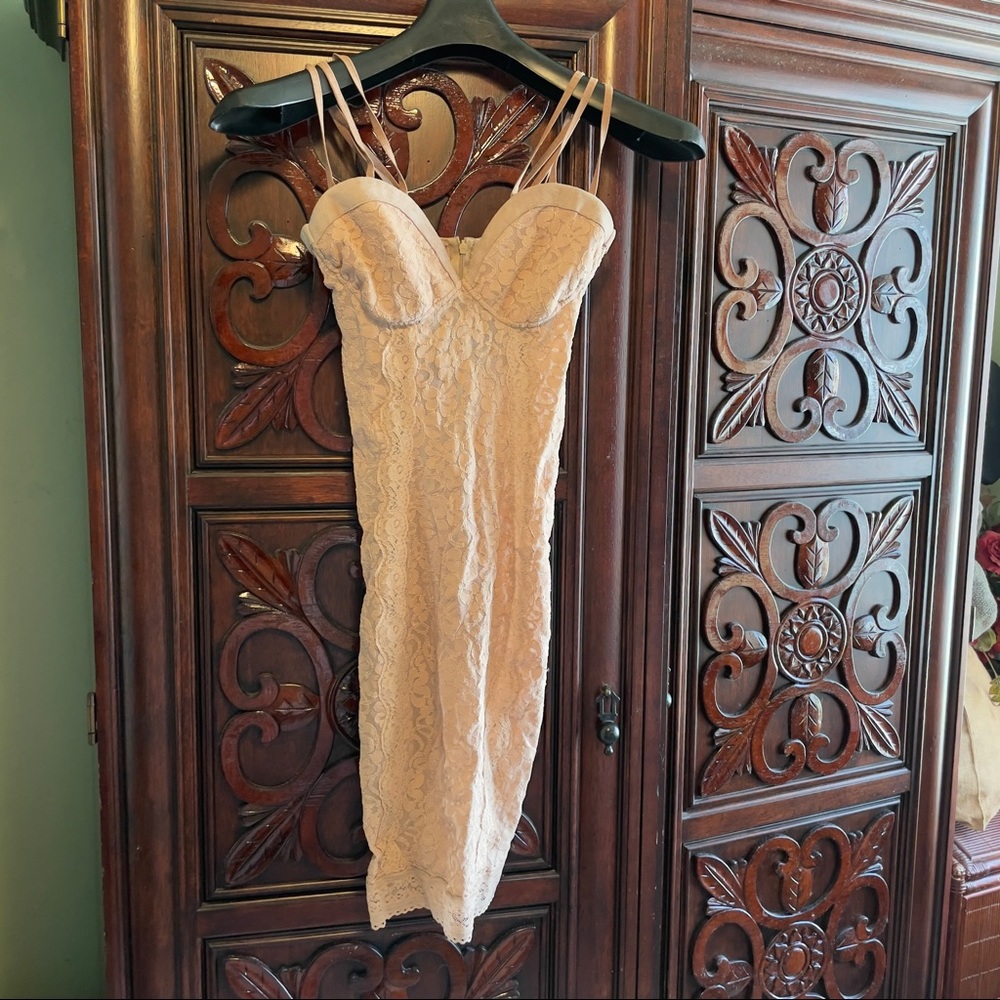 La Tucha lingerie cream